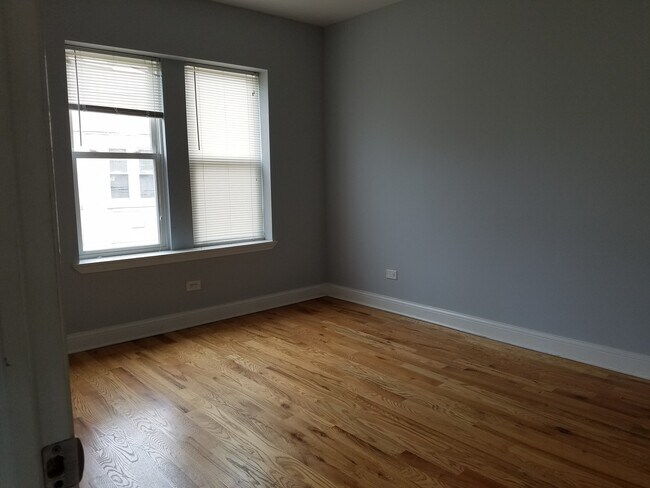 Foto del edificio - 5731 N Kimball Ave