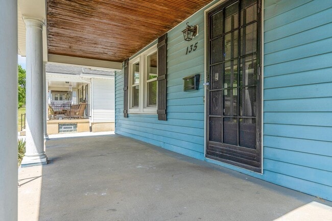 Foto del edificio - 3 Bedroom Home For Rent