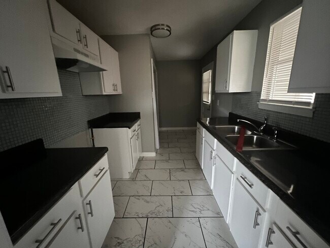 Building Photo - 5163 Pickett Cove