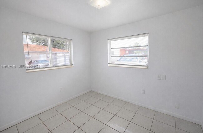 Foto del edificio - 4381 W Flagler St