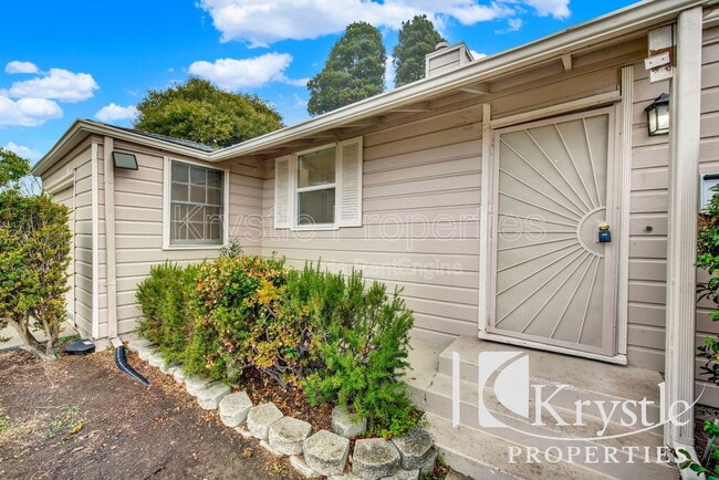 Building Photo - 1047 Valle Vista Ave