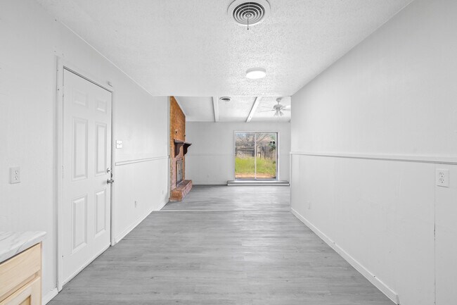 Foto del edificio - 1519 E Amherst St