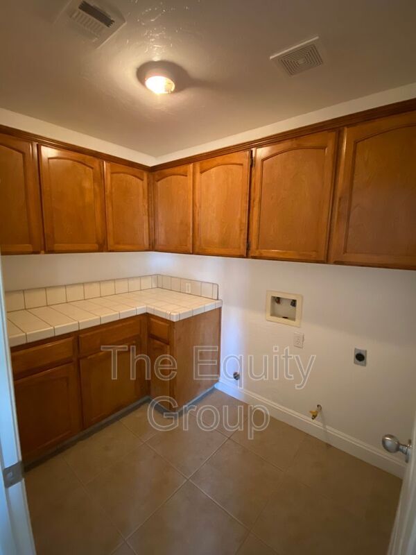 Foto del edificio - 342 N D St