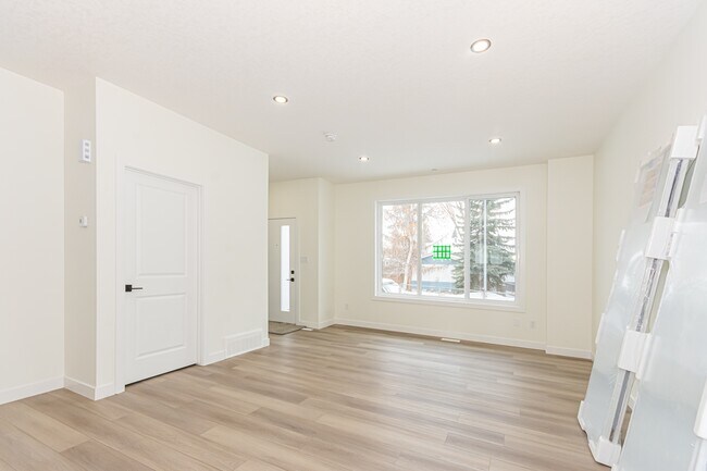 Building Photo - 15103-15196 96 Ave NW