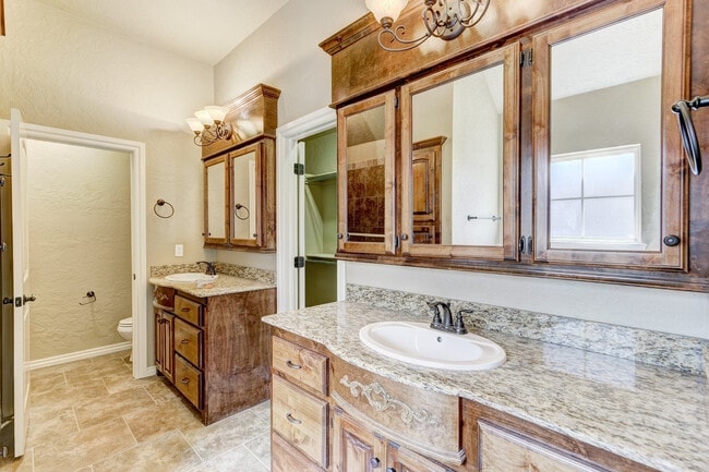 Building Photo - 1101 Ryan Rd