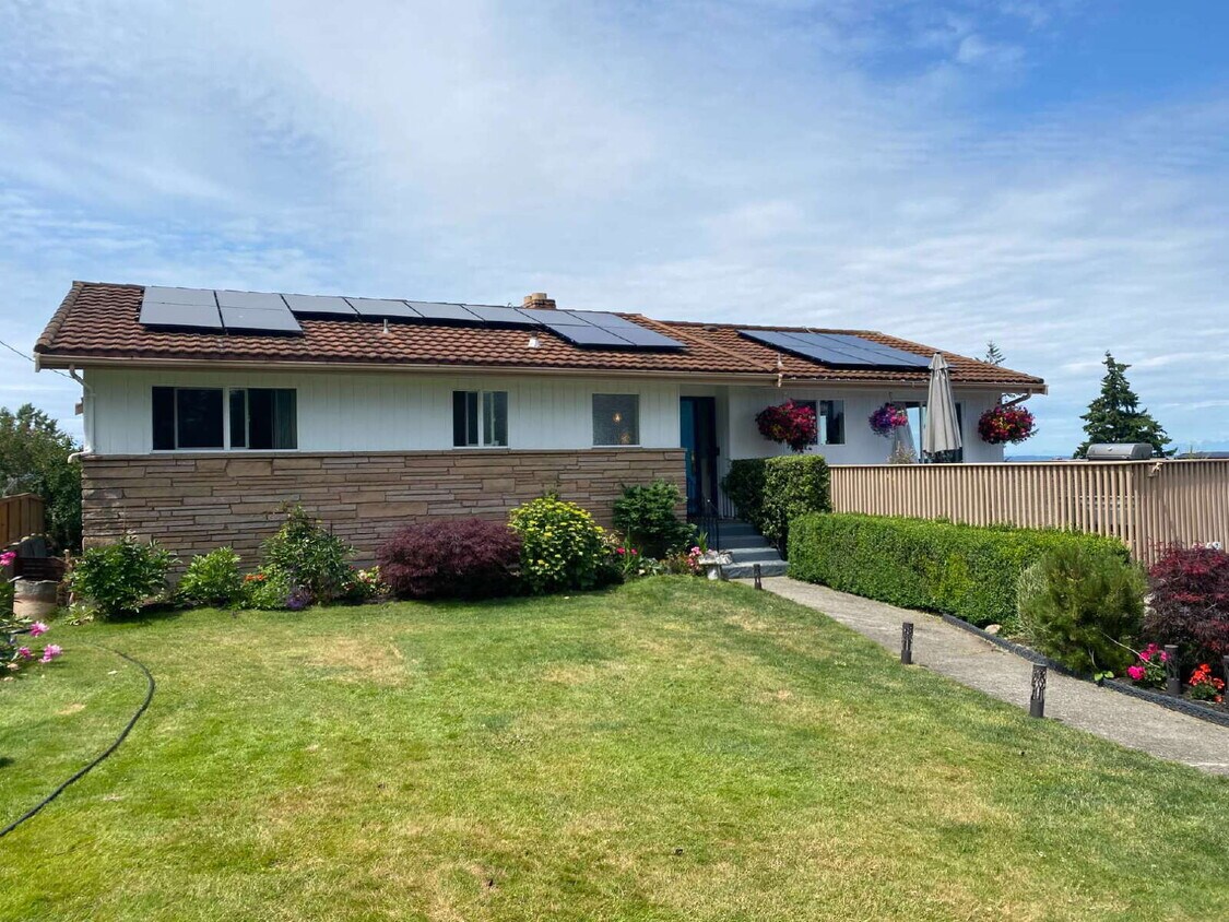 Primary Photo - Spectacular Panoramic View at this 5-bed, ...