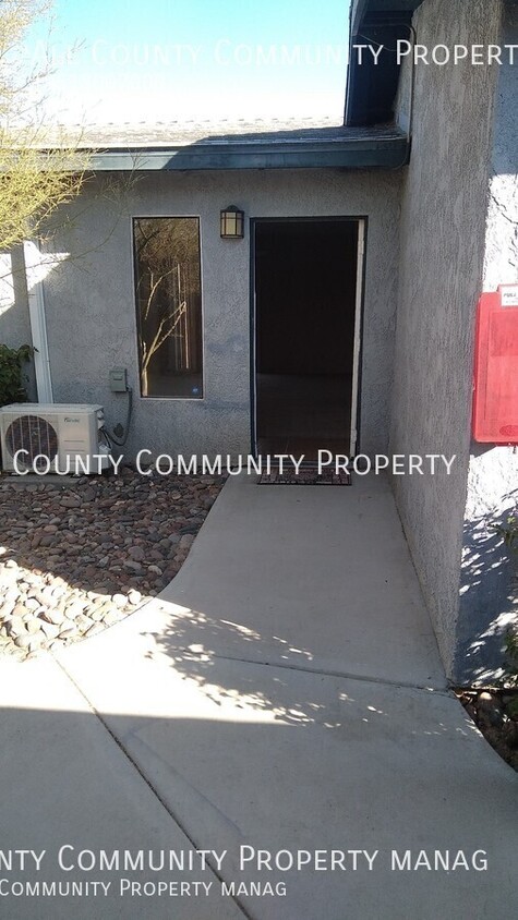 Foto principal - 2 bed, 1.5 bath apartment in 29 Palms!