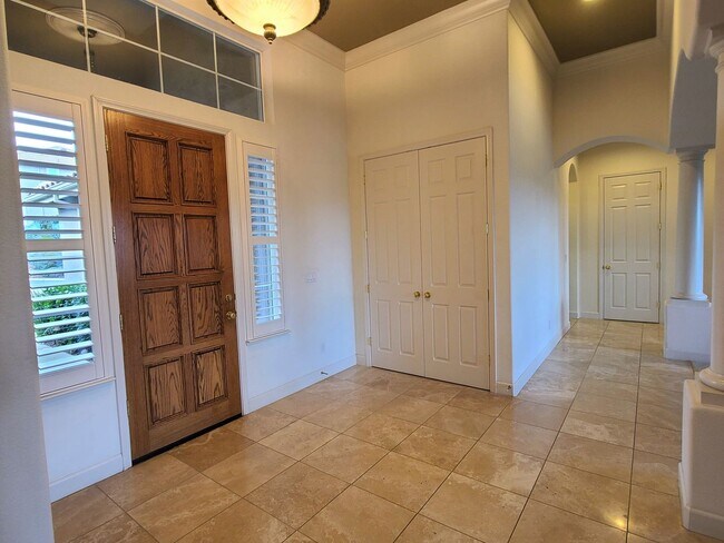 Building Photo - Gorgeous Single Story 4 Bdrm Serrano Home ...