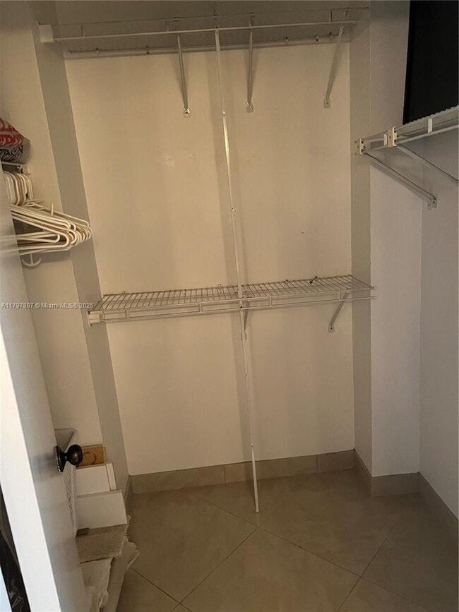 Foto del edificio - 1301 NE 7th St