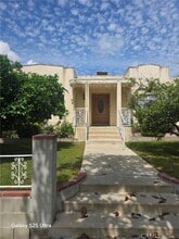 521 E Valencia Ave