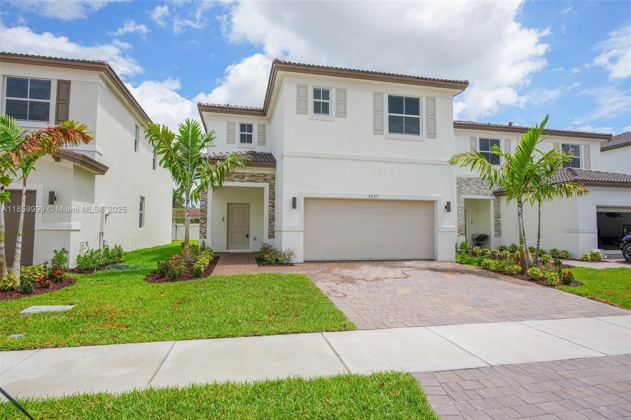 Primary Photo - 2637 SE 24th Ct