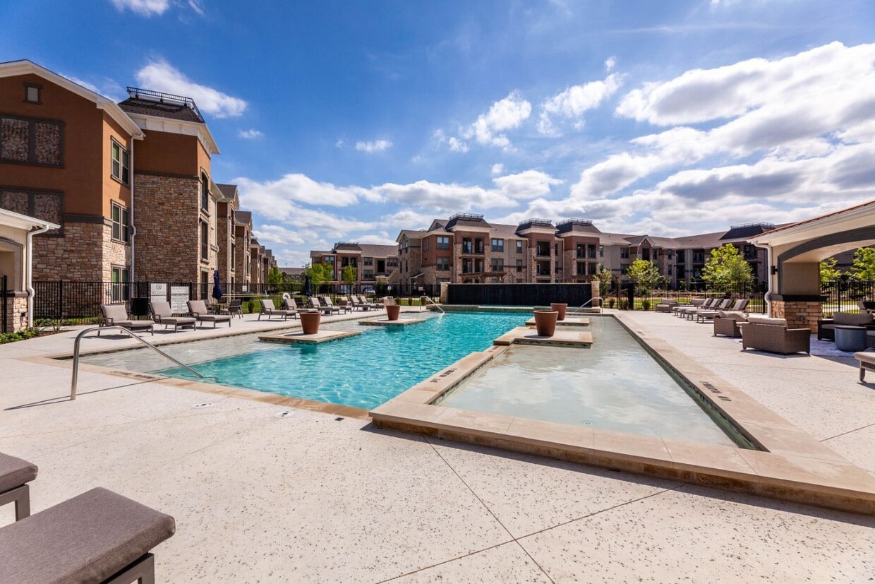 Primary Photo - Luxia Grand Prairie