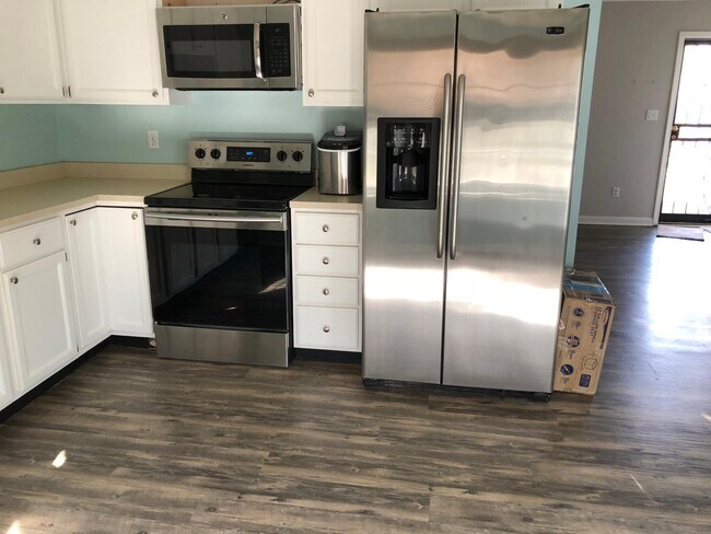 Kitchen - 10402 Prescott Ct
