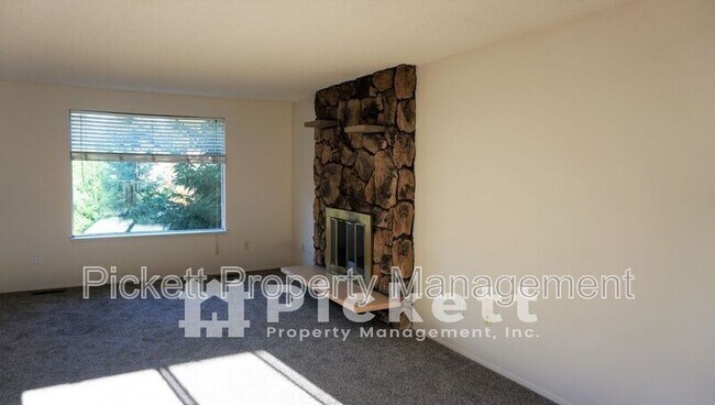 Foto del edificio - 2221 NE Lexington Dr