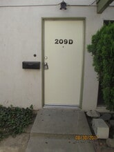 Building Photo - 209 E Orchard St