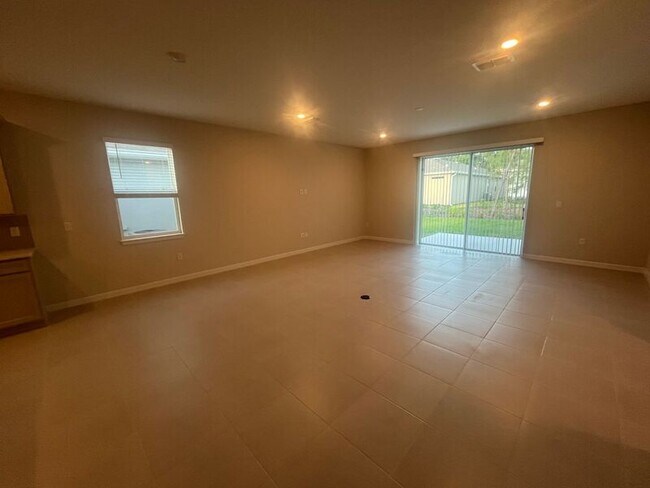 Foto del edificio - 3542 Treetop St