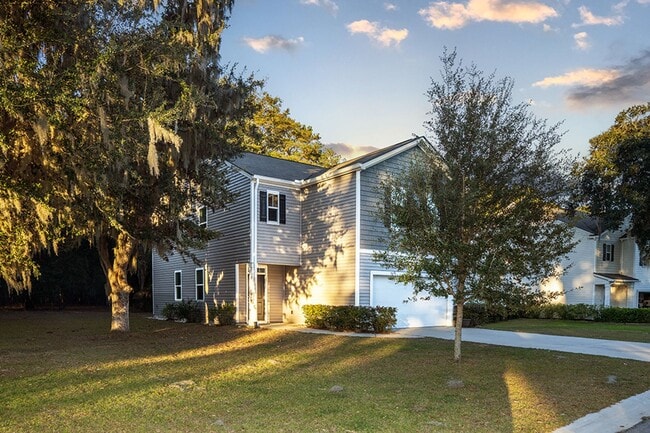 Foto del edificio - 4 Bedroom House Coming Available on Ladies Island!!
