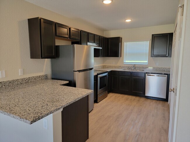 Building Photo - Gorgeous Move In Ready - 2BR/2BA Apartment...
