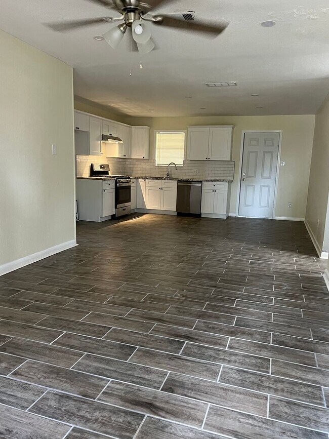 Foto del edificio - 3014 Nona Cir