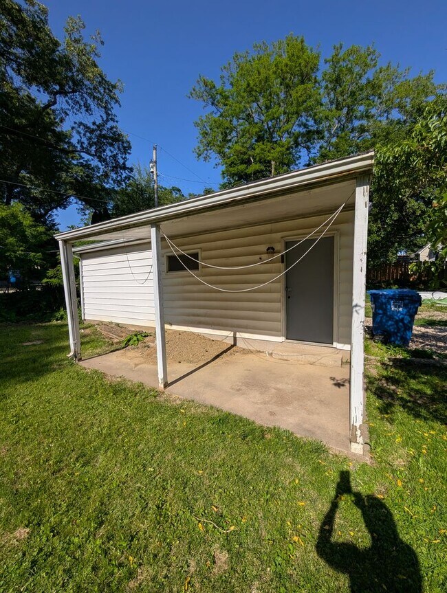 Foto del edificio - Affordable Moline Apartment in a Prime Quad Cities Location!