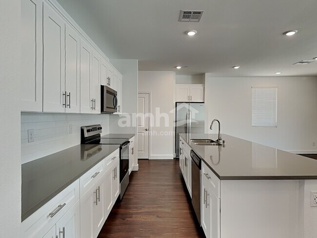 Foto del edificio - 644 N Water St