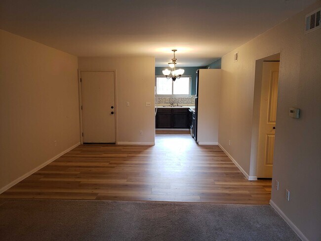 Foto del edificio - 3696 S Depew St