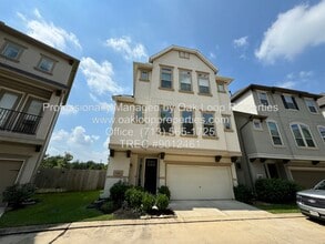 Building Photo - 2018 Royal Landing Dr
