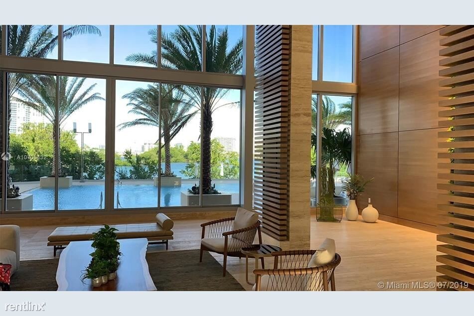 Primary Photo - 16386 Biscayne Blvd