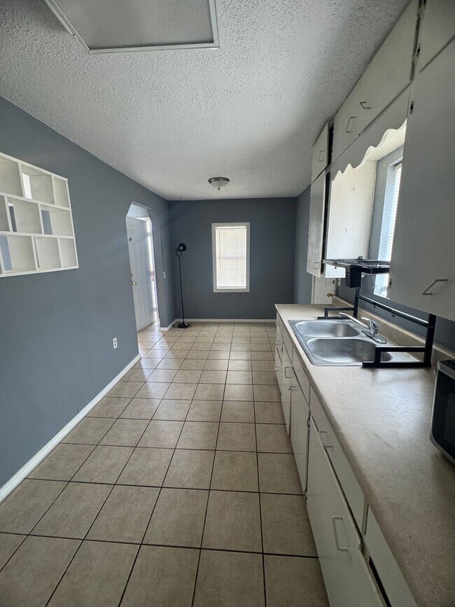 Foto del edificio - Remodeled 2 bedroom 1 bath