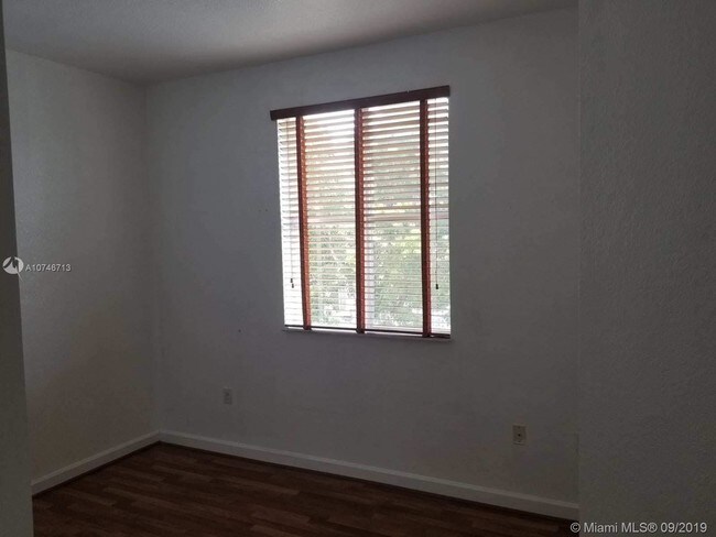 Foto del edificio - 7050 NW 177th St