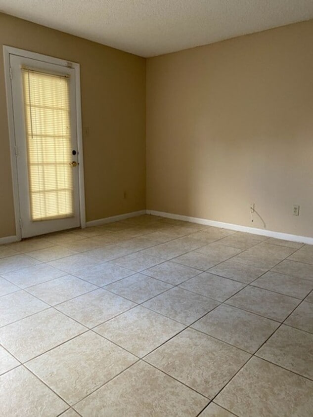 Building Photo - 5530 Chrishire Way