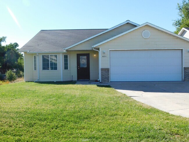 Building Photo - Nice Home in Fruitvale