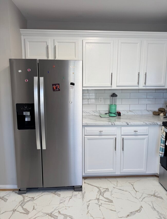 Kitchen - 202 Huntington Ln