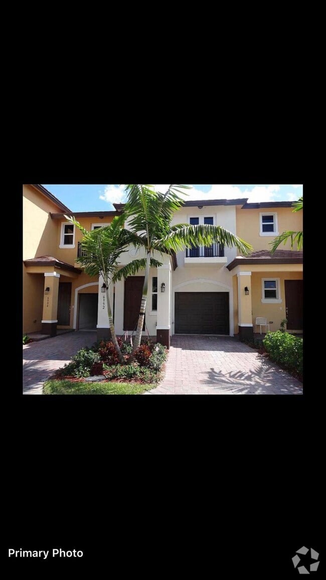 Broadstone Cypress Hammocks Apartments for Rent with Hardwood Floors