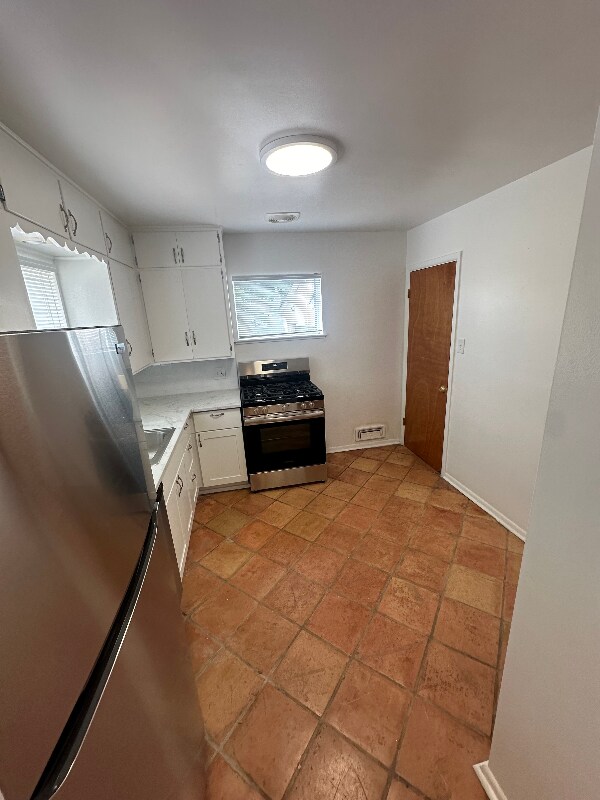 Building Photo - 1615 S Wolff St