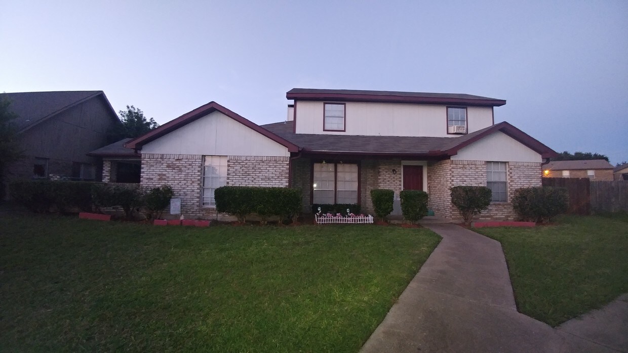 10331 Bernardin Cir, Dallas, TX 75243 House Rental in Dallas, TX