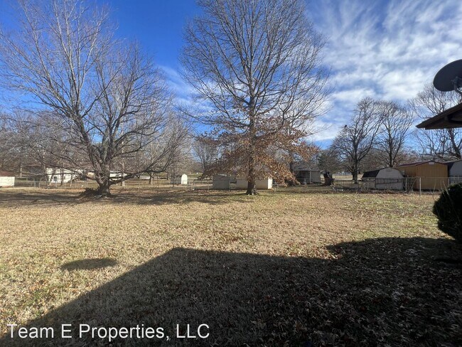 Building Photo - 4 br, 1.5 bath House - 3530 N Darwin Ave