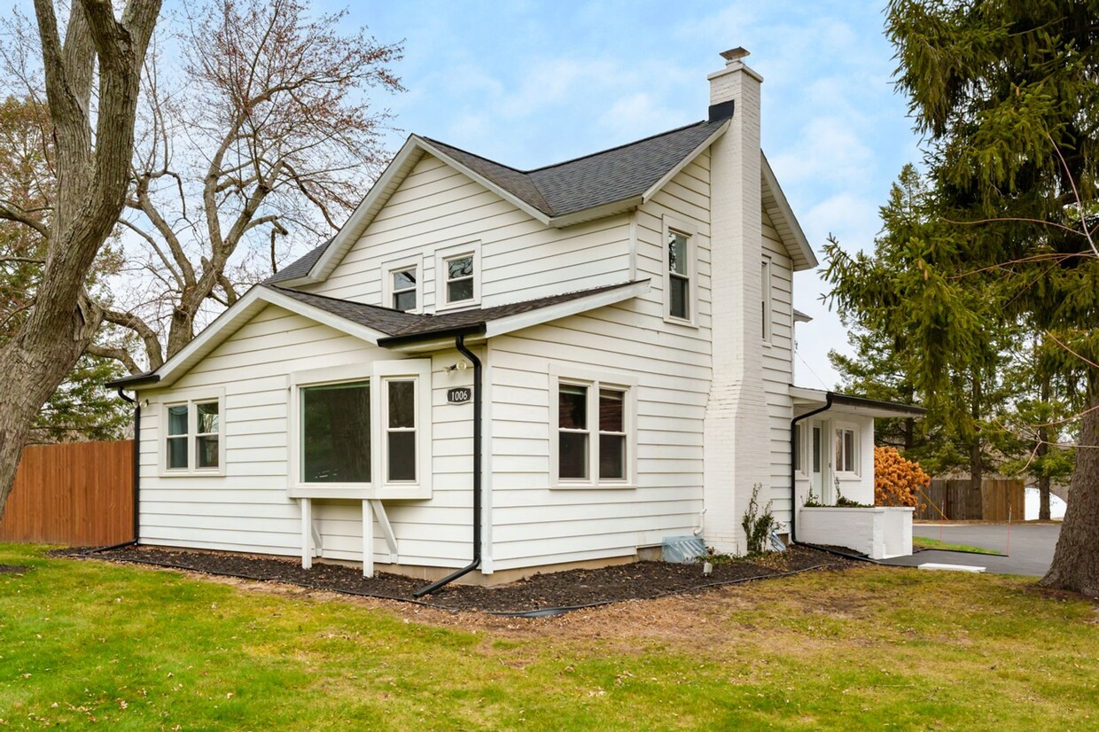 Primary Photo - Four bedroom house in Portage