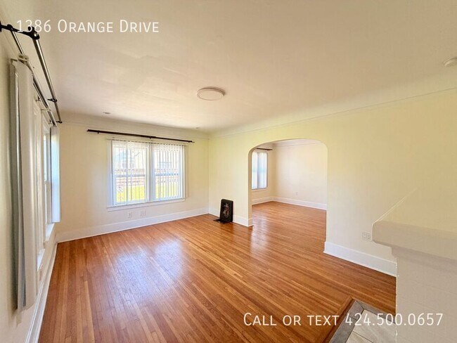 Foto del edificio - 1386 S Orange Dr