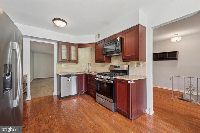 Foto del edificio - 9004 Ayrdale Crescent