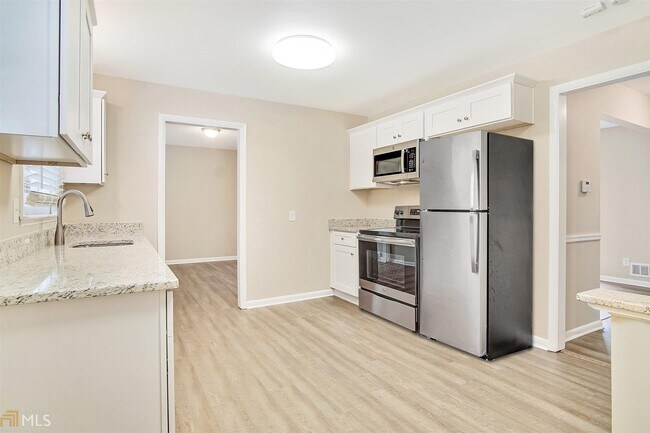 Foto del edificio - 738 Laverne Dr NW