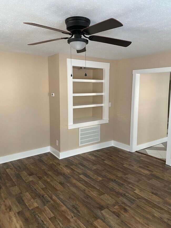 201 E McLean St Unit B, Manchester, TN 37355 Apartments in Manchester