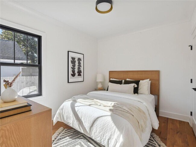 Building Photo - 3701 Main St NE