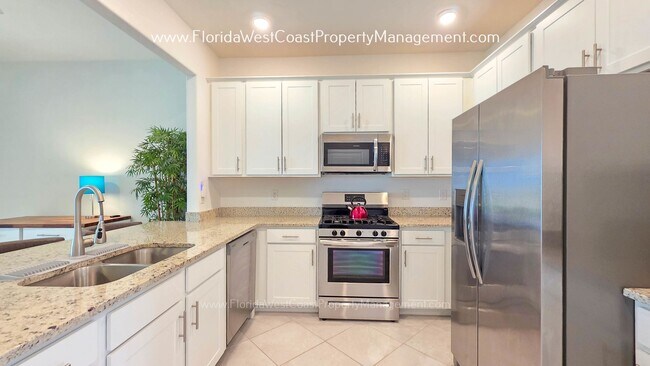 Foto del edificio - PHENOMENAL 3 BEDROOM TOWNHOME - LORRAINE LAKES LAKEWOOD RANCH! MOVE IN READY! ANNUAL LEASE!