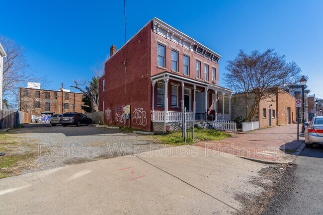Building Photo - 212 1/2 W Marshall
