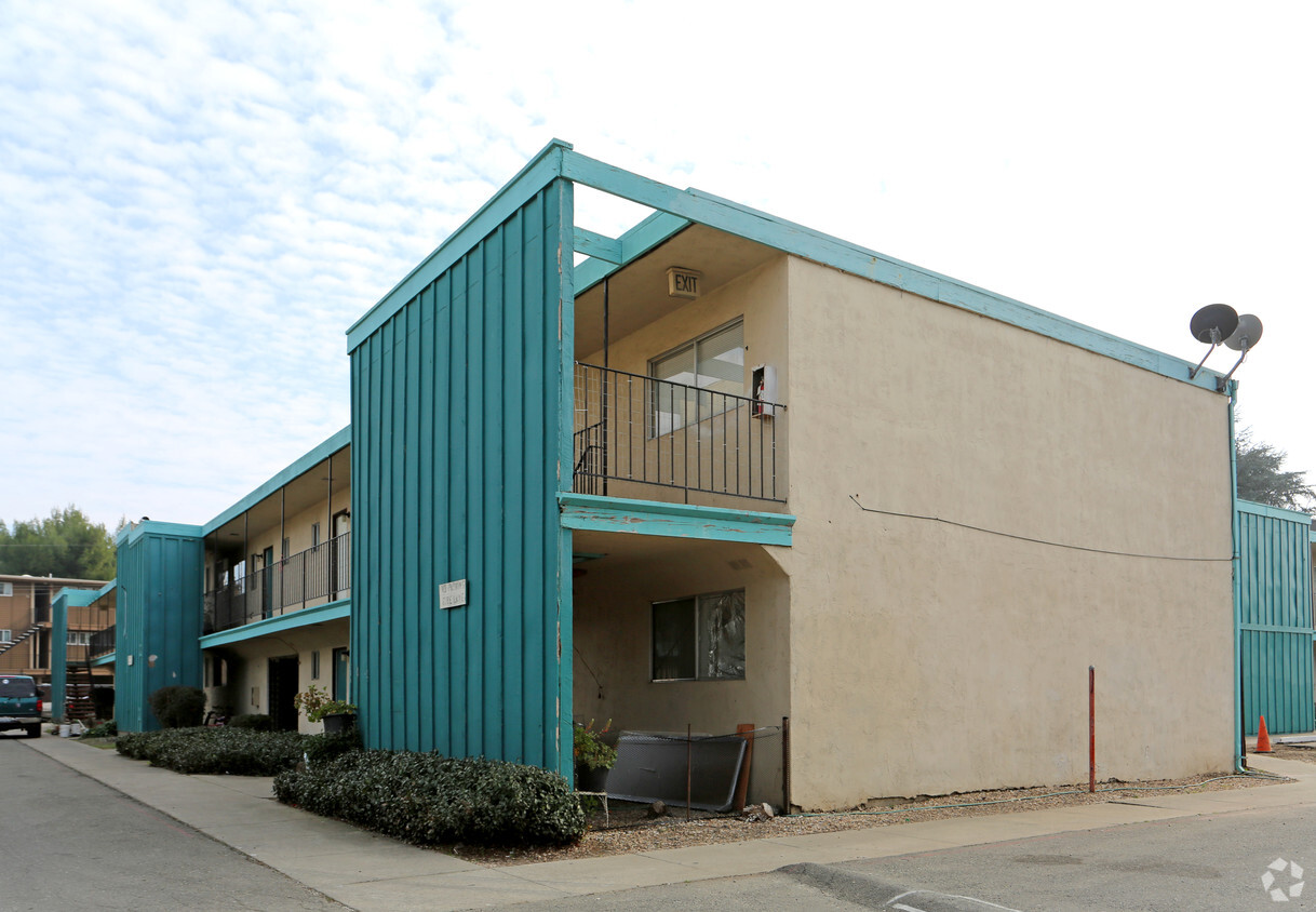 Building Photo - Lincoln Patio Apartments