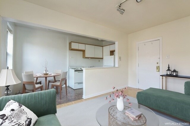 Foto del edificio - 644 W Wrightwood Ave