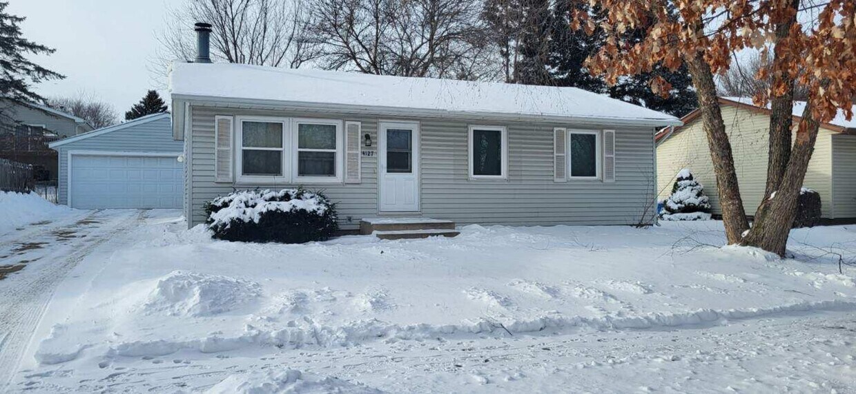 Primary Photo - Available February 1, 2024 Current tenants...