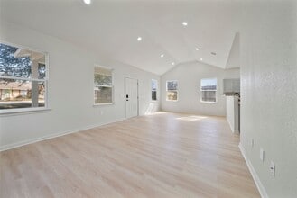 Building Photo - 4415 Castor St