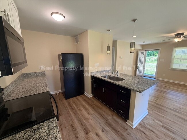 Foto del edificio - 5208 Larkspur Dr